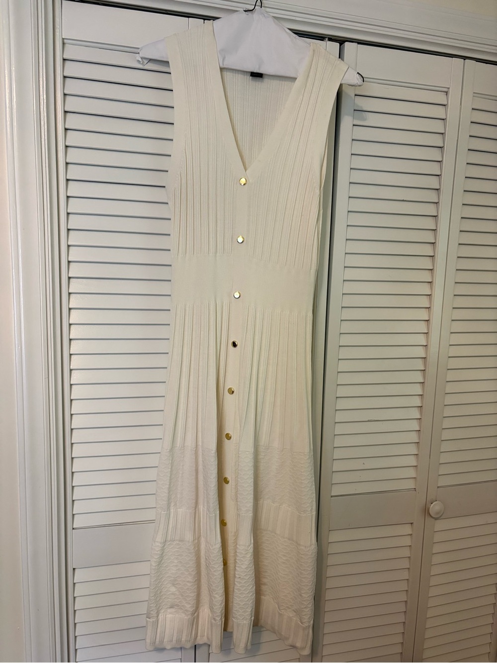 Tahari Cream Sleeveless V-Neck Button-Front Knit Dress